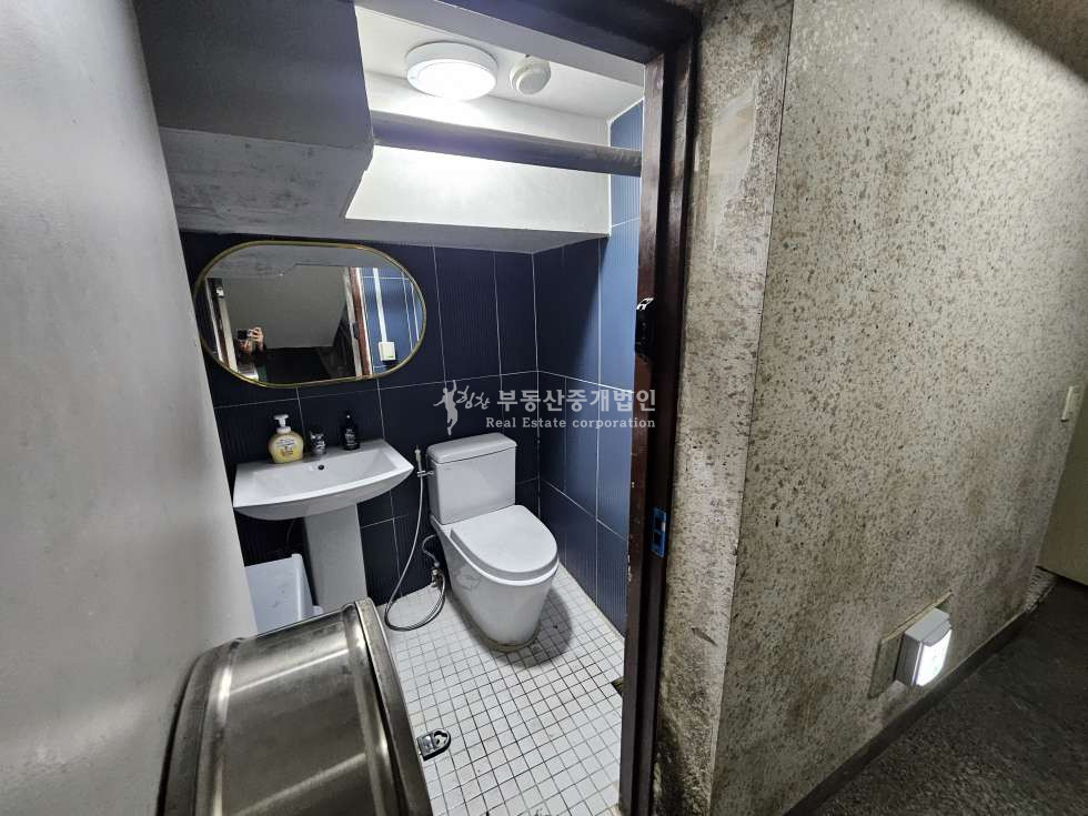 서울 마포구 서교동 실85.인테리어훌륭.대형주차1대무료.큰대로변 월세 매물번호 12923 사진 3