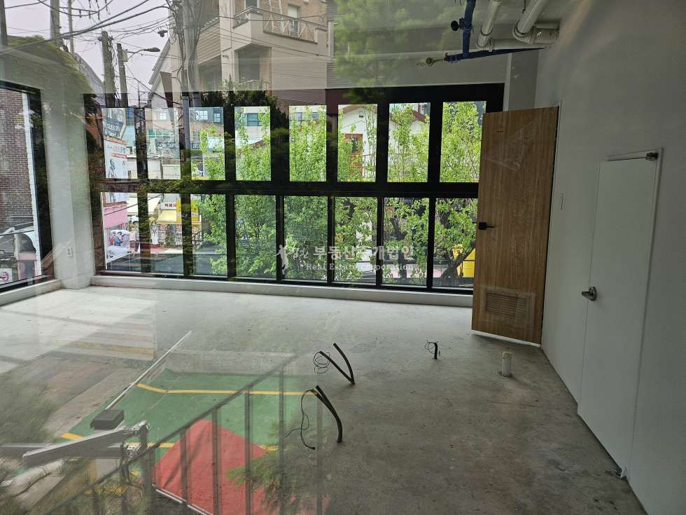 서울 마포구 서교동 실14.무권리.신축.레드로드사이길노출잘됨. 월세 매물번호 12956 사진 2