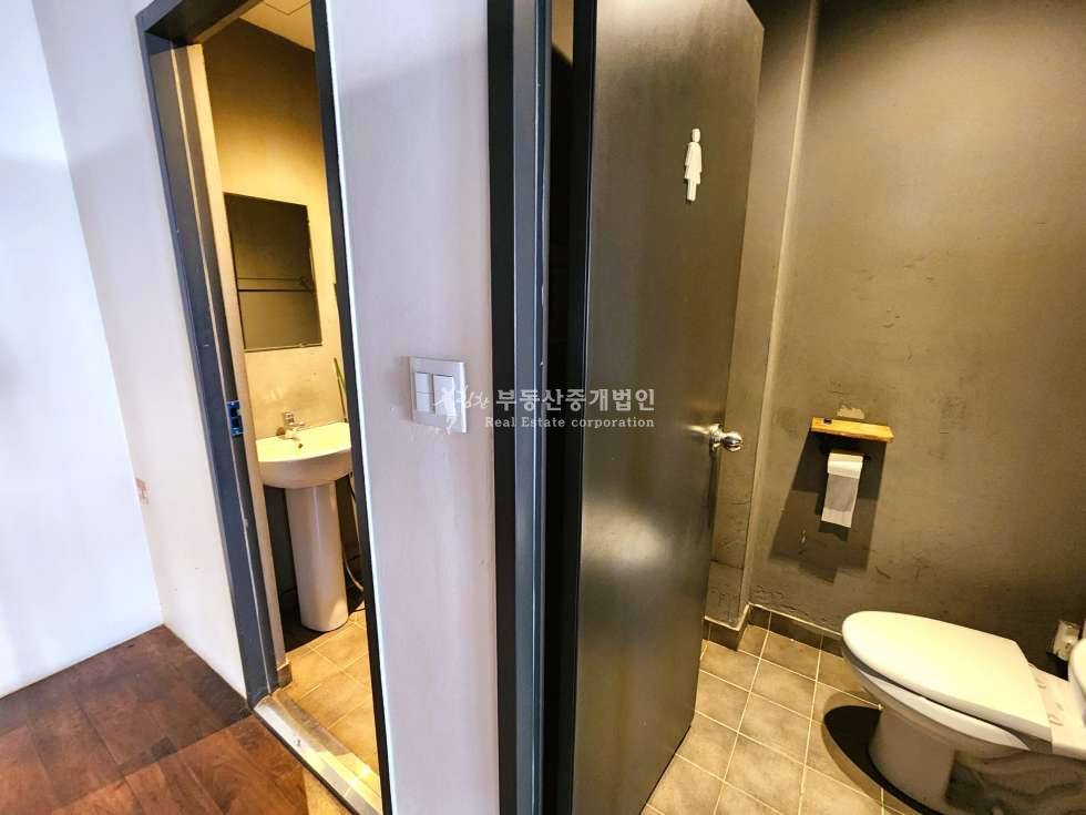 서울 마포구 서교동 무권리 l 코로나버틴곳 l 유명한자리 l 우수한컨디션 2층상가 월세 매물번호 10503 사진 9