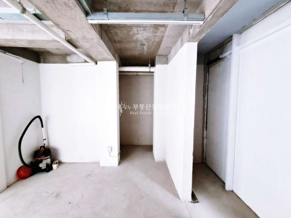 서울 마포구 연남동 무권리 미로길 Y로드 메인 통창으로 노출좋은 상가 2층 월세 매물번호 11734 사진 2