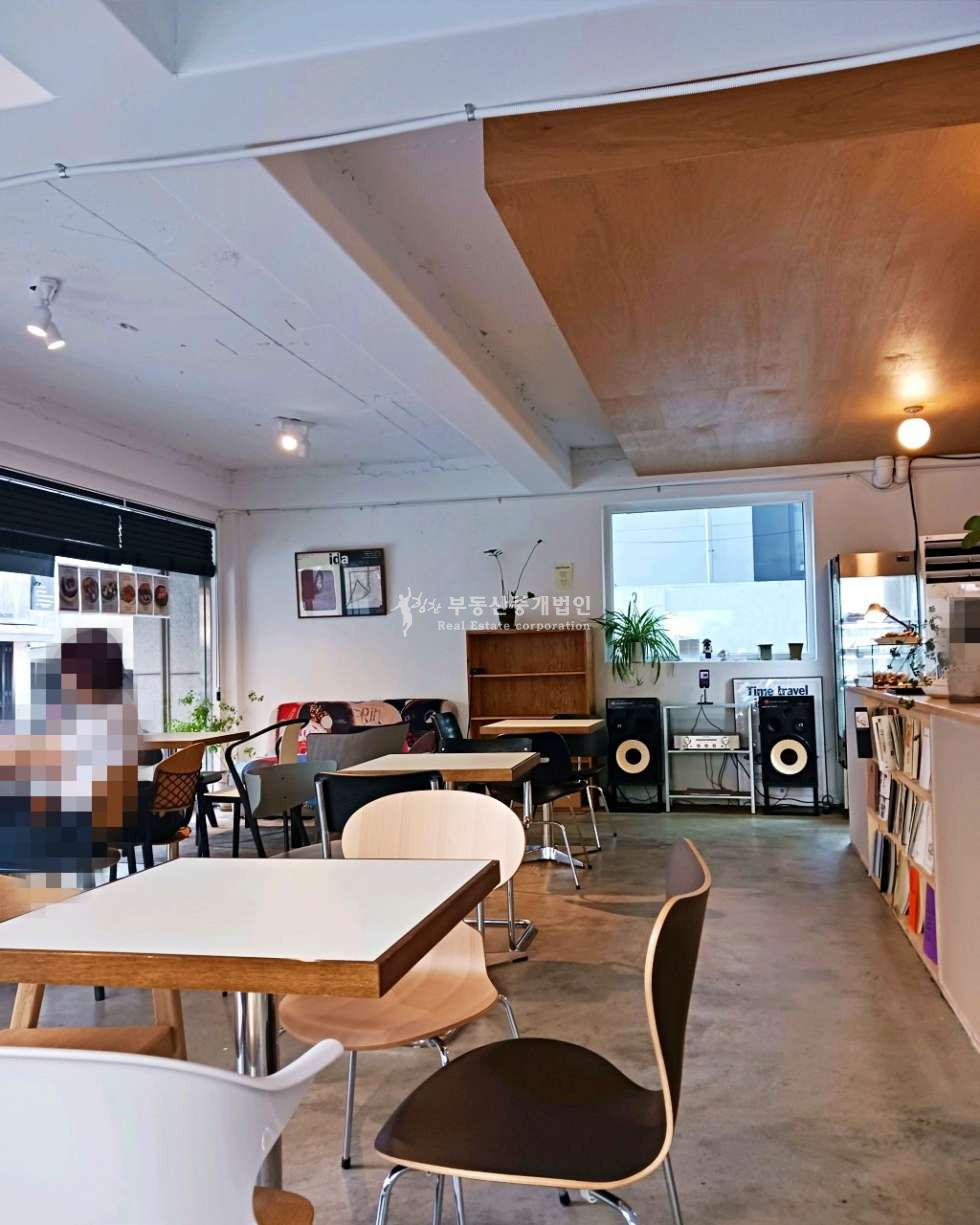 서울 마포구 서교동 합정역 도보4분 전면 통창 노출좋은 코너자리 상가1층 월세 매물번호 12838 사진 2