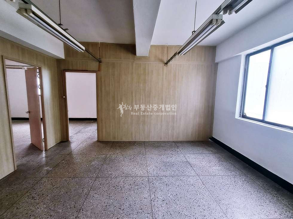 서울 마포구 성산동 월드컵북로 대로변 2층 사무실 추천드립니다. 월세 매물번호 11906 사진 6