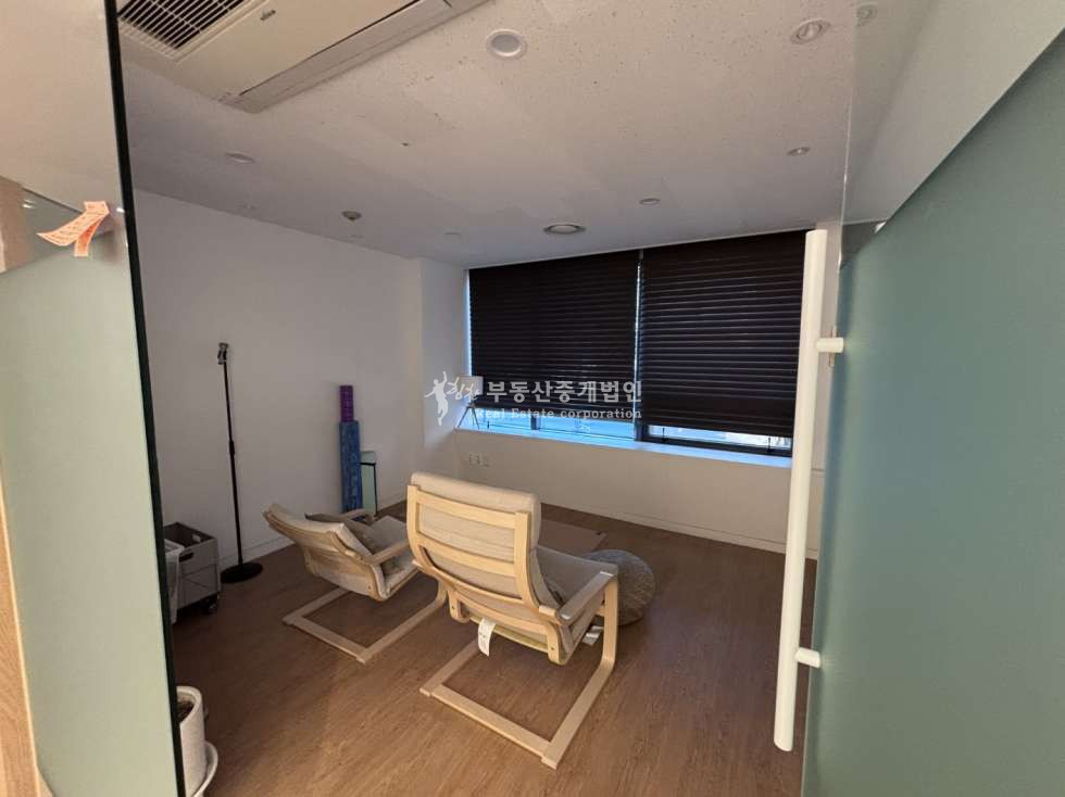 서울 마포구 서교동 실75.고급인테리어.냉난방완벽.대로변코너사무실 월세 매물번호 13106 사진 3