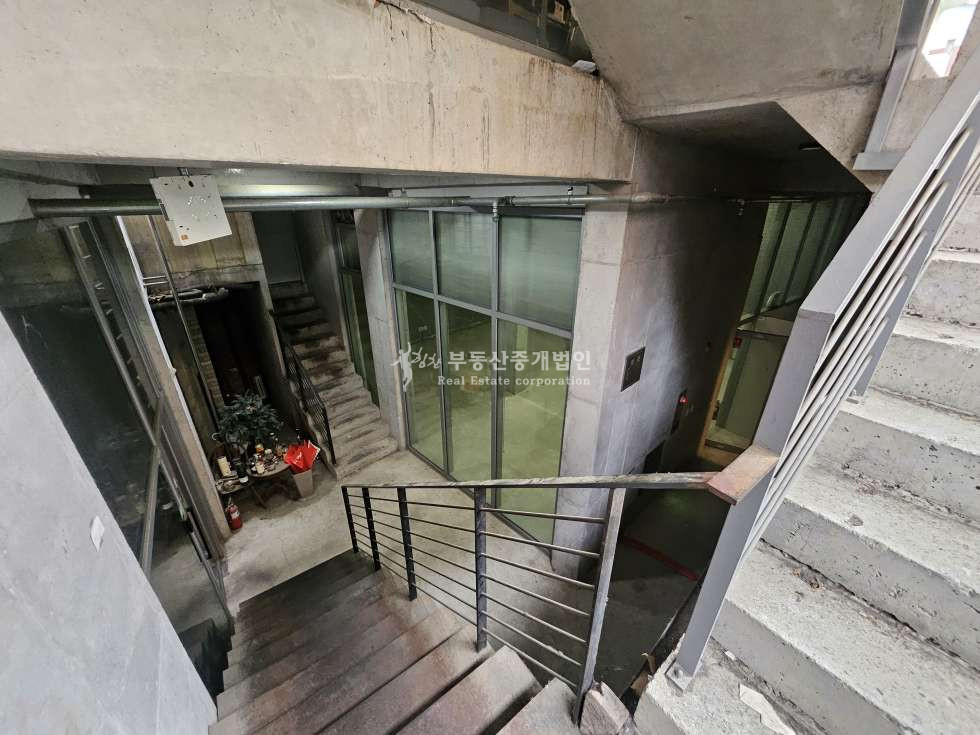서울 마포구 합정동 실26.무권리.썬큰지하.층고높은.세련된외관 월세 매물번호 13155 사진 1