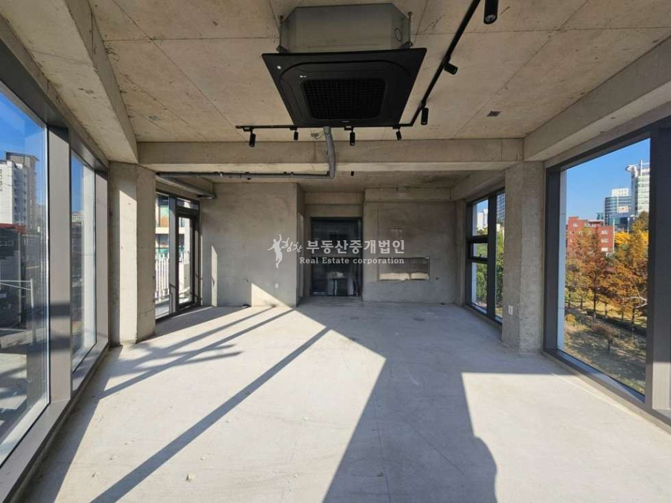 서울 마포구 신수동 무권리 I 서강대역 도보 5분 I 접근성 좋은 코너 상가 4층 월세 매물번호 12733 사진 1