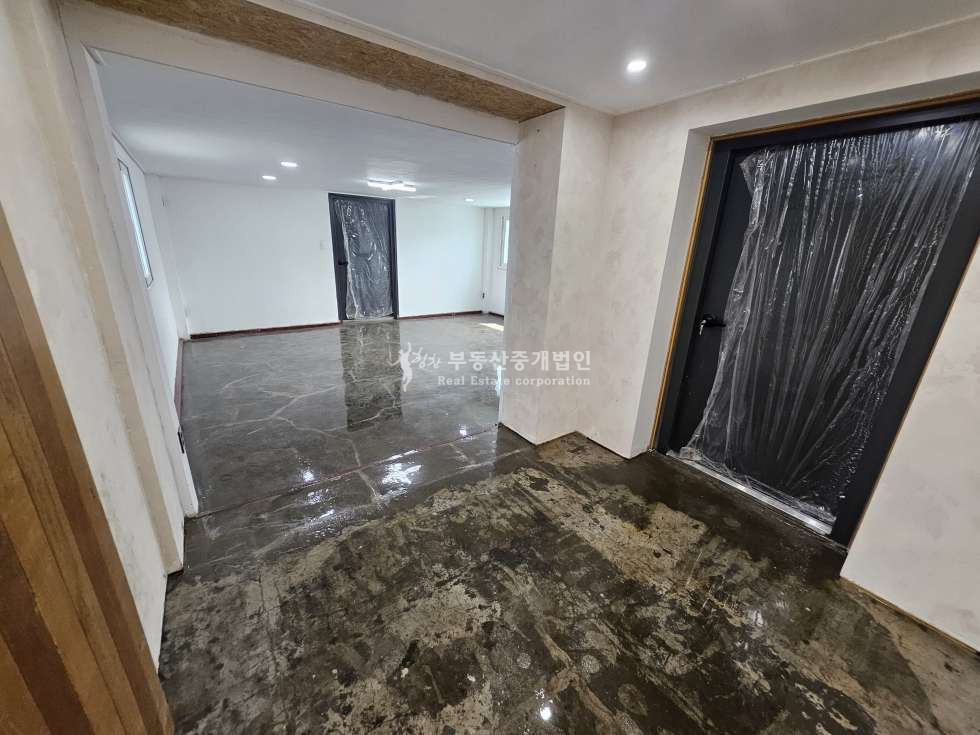 서울 마포구 서교동 334-21 홍대입구역 도보3분 레드로드 인근 테라스 있는 탑층 상가, 파티룸 공간대여업 추천 월세 매물번호 12507 사진 1