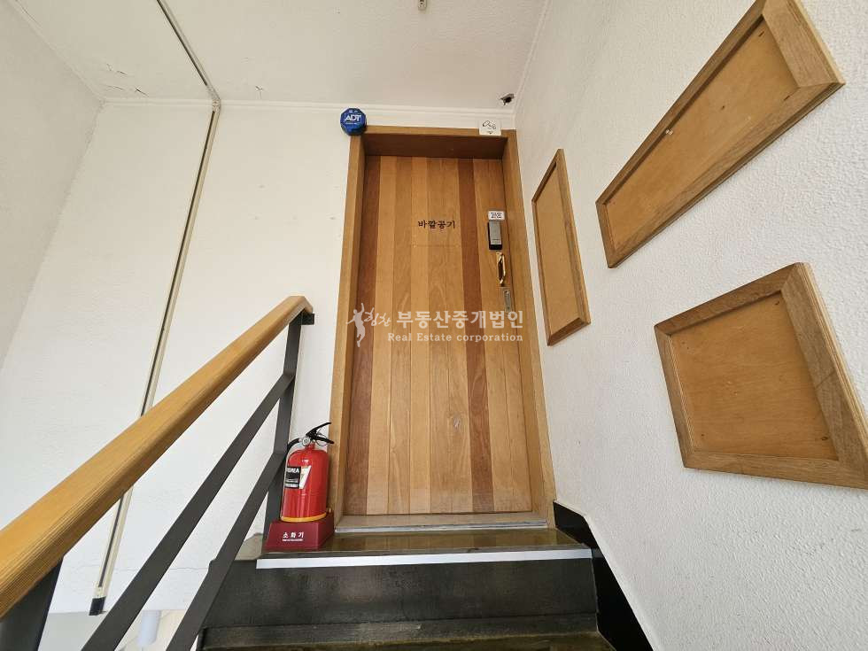 서울 마포구 서교동 334-21 홍대입구역 도보3분 레드로드 인근 테라스 있는 탑층 상가, 파티룸 공간대여업 추천 월세 매물번호 12507 사진 4