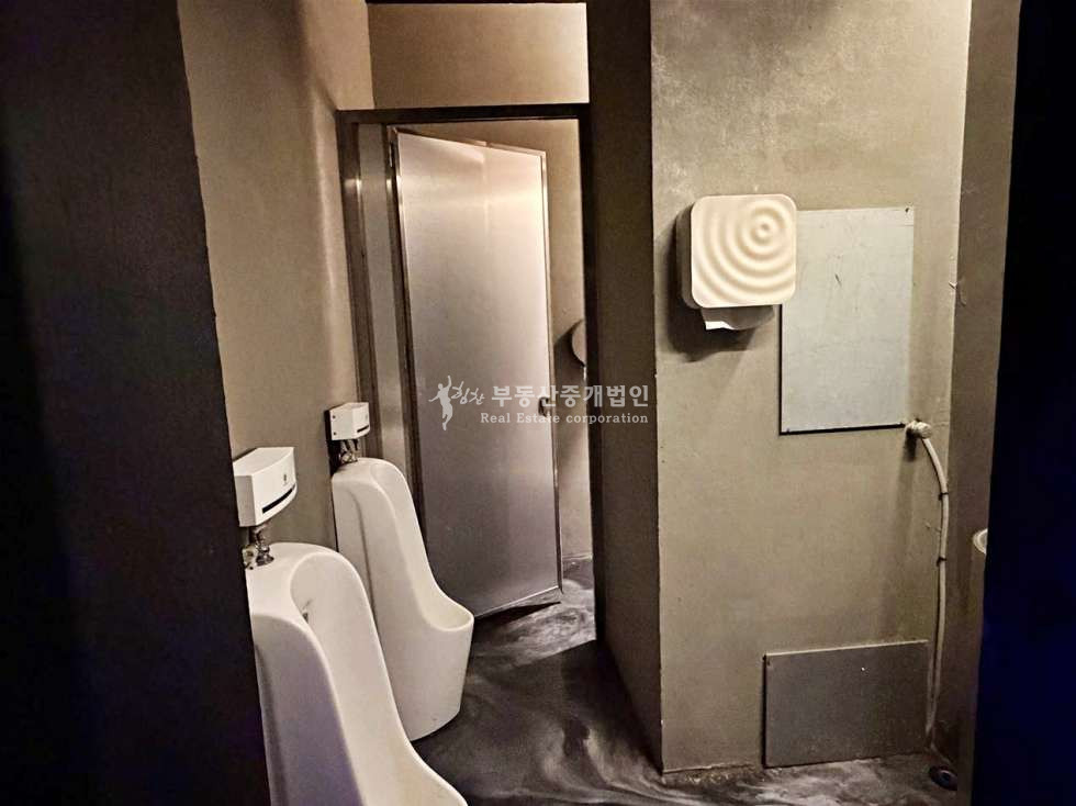 서울 마포구 서교동 홍대 삼거리포차 인근 층고 높은 대형평수 대로변 상가 지층 월세 매물번호 12943 사진 14