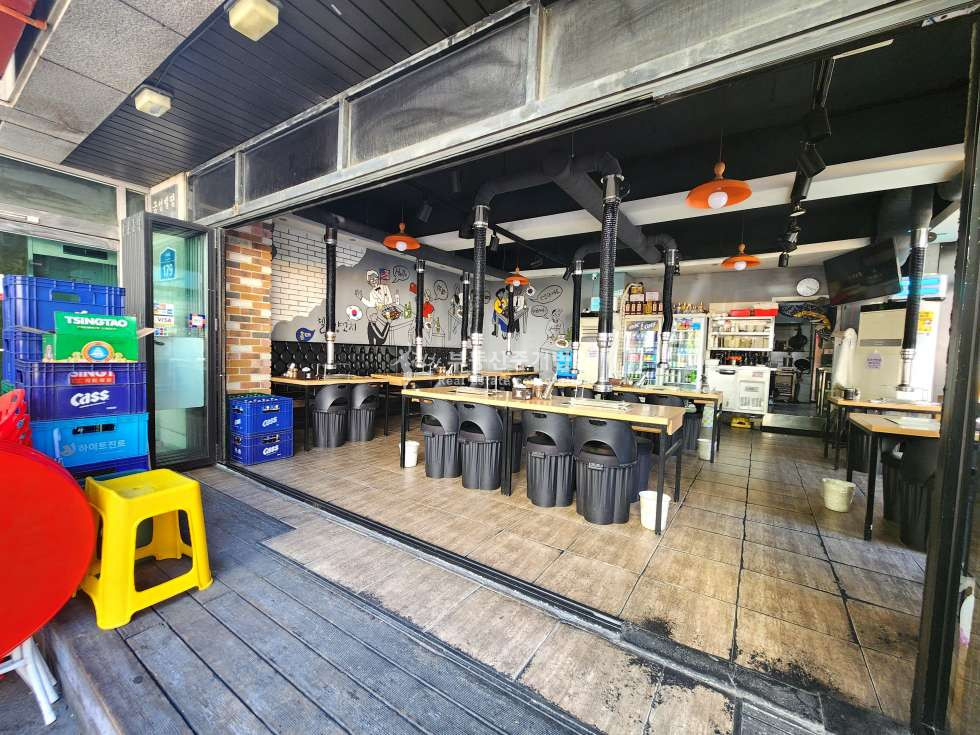 서울 마포구 동교동 1층상가 l 고기집추천 l 금방계약될매물 l 도로변노출, 가시성좋음 월세 매물번호 10062 사진 1