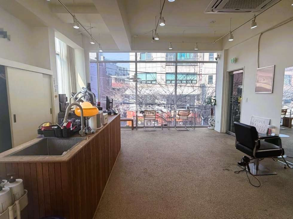 서울 마포구 합정동 합정 솔내길 레드로드인근 전면통창 층고 높은 뷰 좋은 상가 2층 월세 매물번호 10593 사진 2