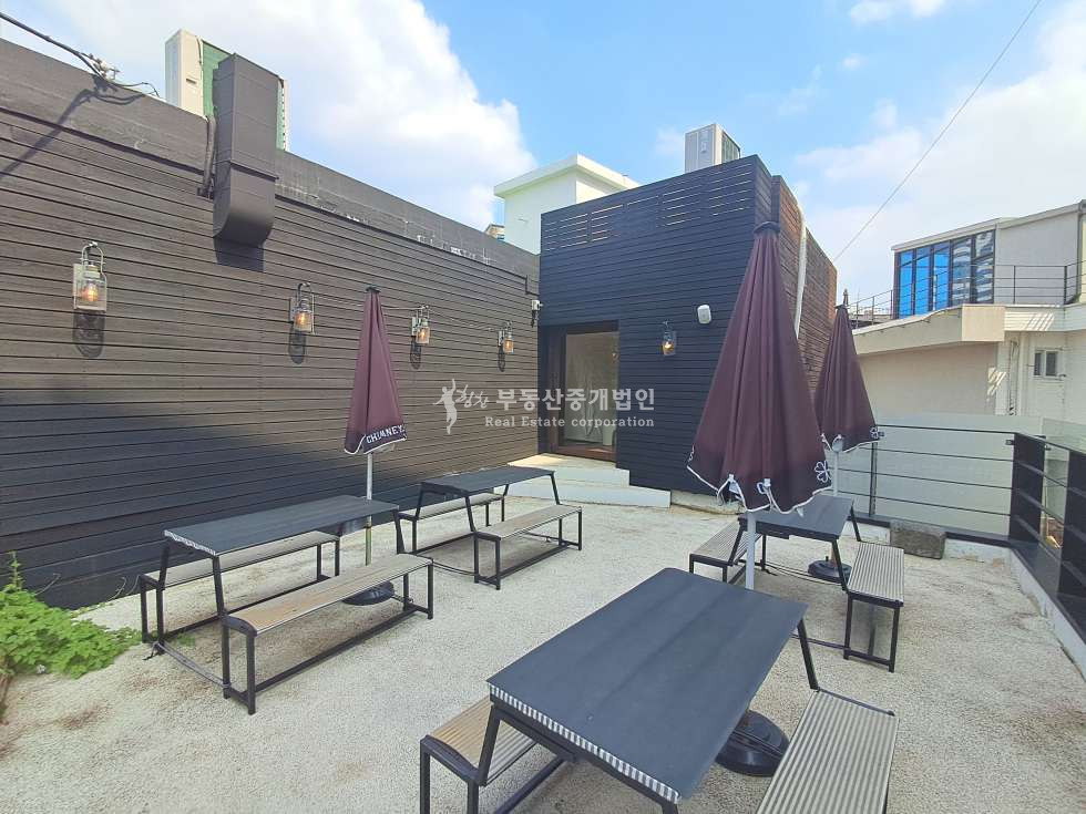 서울 마포구 서교동 인스타 감성, 테라스 있는 코너에 위치한 1층 상가 월세 매물번호 10384 사진 4