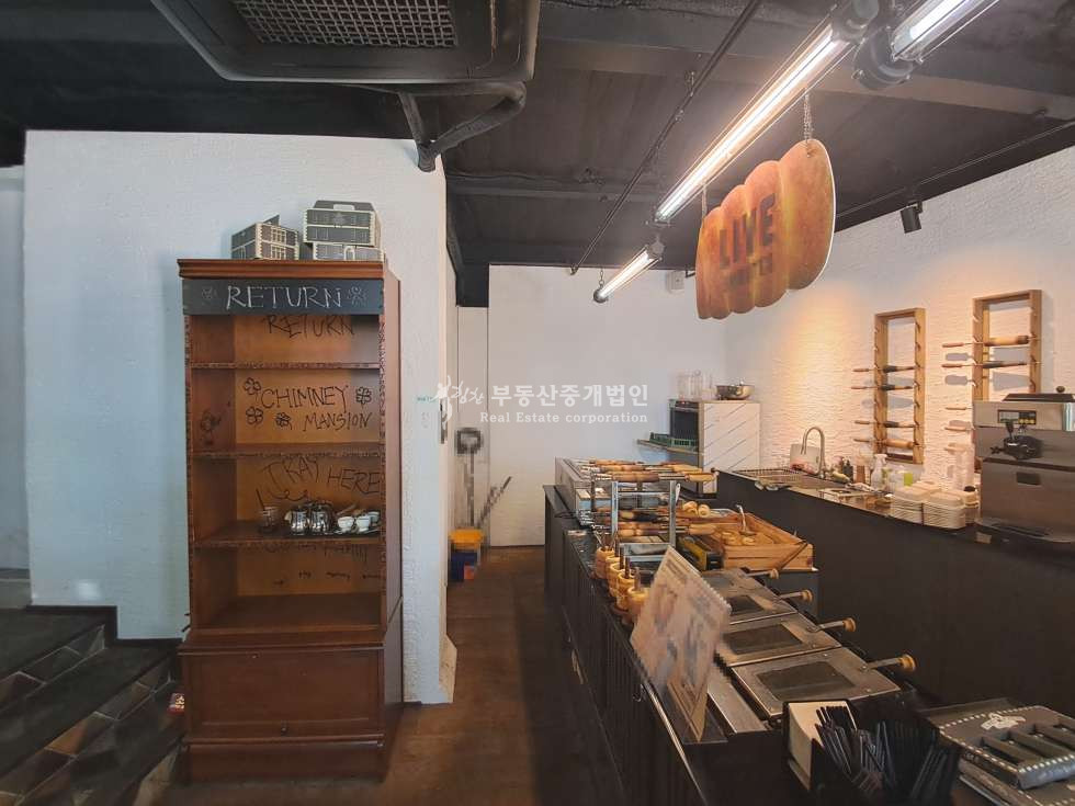 서울 마포구 서교동 인스타 감성, 테라스 있는 코너에 위치한 1층 상가 월세 매물번호 10384 사진 9