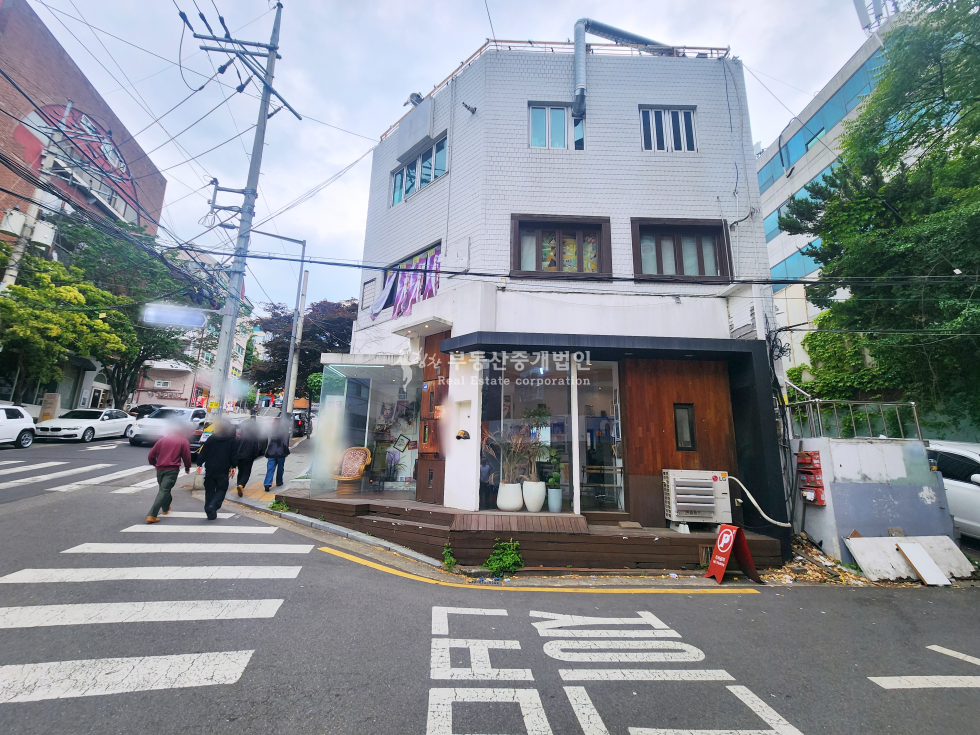 서울 마포구 서교동 홍대 커피프린스거리 대로변 코너 귀한 1층 상가 월세 매물번호 13153 사진 1