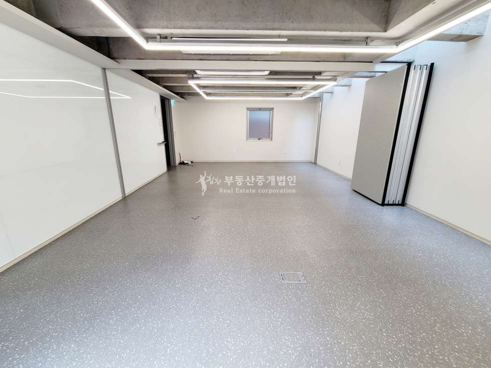 서울 마포구 서교동 실28.경의선숲길.깔끔한내부.주차1대무료 월세 매물번호 11378 사진 3