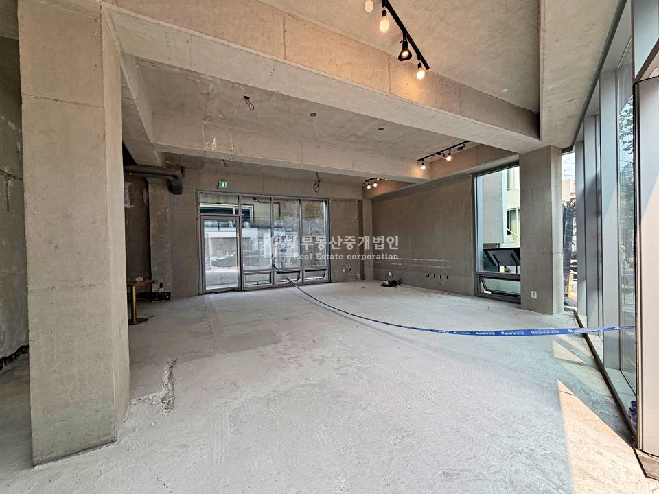 서울 마포구 서교동 합정역 상수역 더블역세권 솔내길 먹자메인라인 도로변 상가 1층 월세 매물번호 11507 사진 1