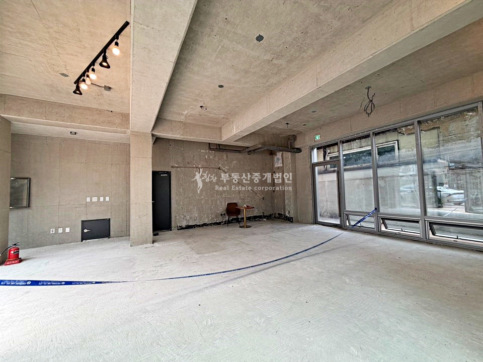 서울 마포구 서교동 합정역 상수역 더블역세권 솔내길 먹자메인라인 도로변 상가 1층 월세 매물번호 11507 사진 2