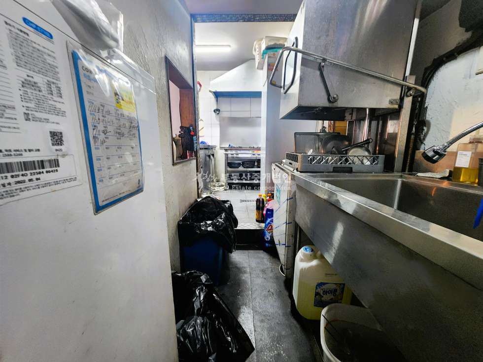 서울 서대문구 창천동 신촌 먹자골목 l 분위기 좋음 l 유동인구 다수 l 1층 상가 월세 매물번호 12891 사진 4