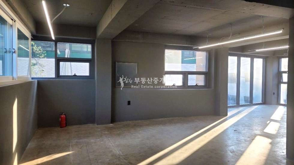 서울 마포구 서교동 무권리 l 합정 솔내길 먹자골목 l 전면통창 l 노출좋은 3층상가 월세 매물번호 10877 사진 2