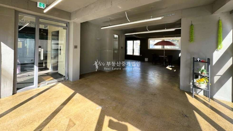 서울 마포구 서교동 무권리 l 합정 솔내길 먹자골목 l 전면통창 l 노출좋은 3층상가 월세 매물번호 10877 사진 4