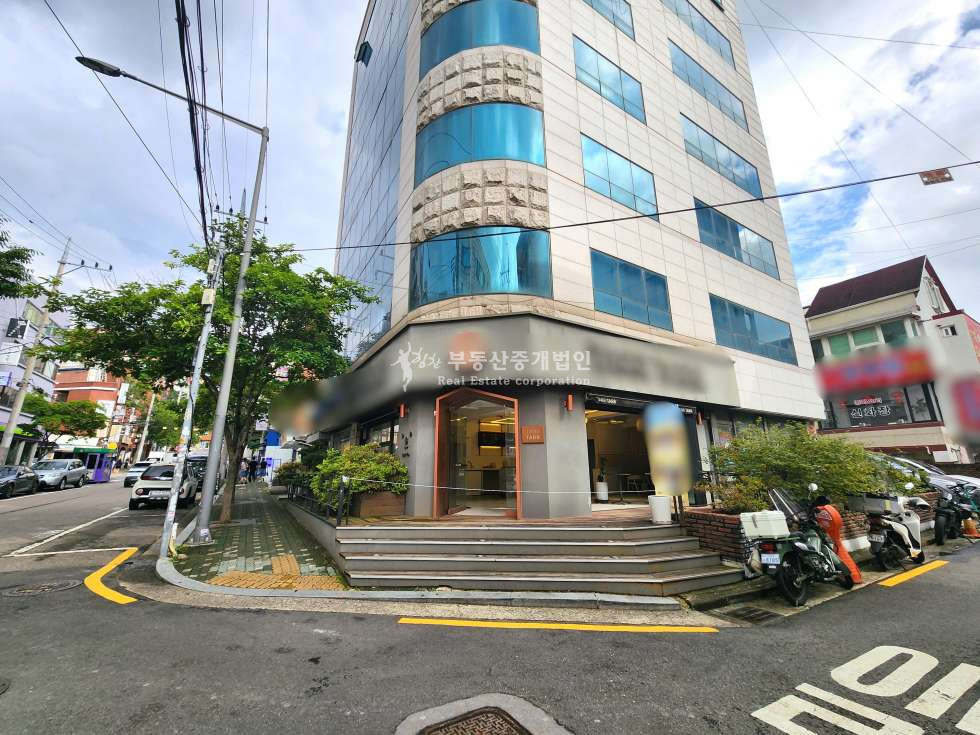 서울 마포구 서교동 코너건물 l 테라스있음 l 귀한 대형 평수 l 유동인구많음 월세 매물번호 11033 사진 1