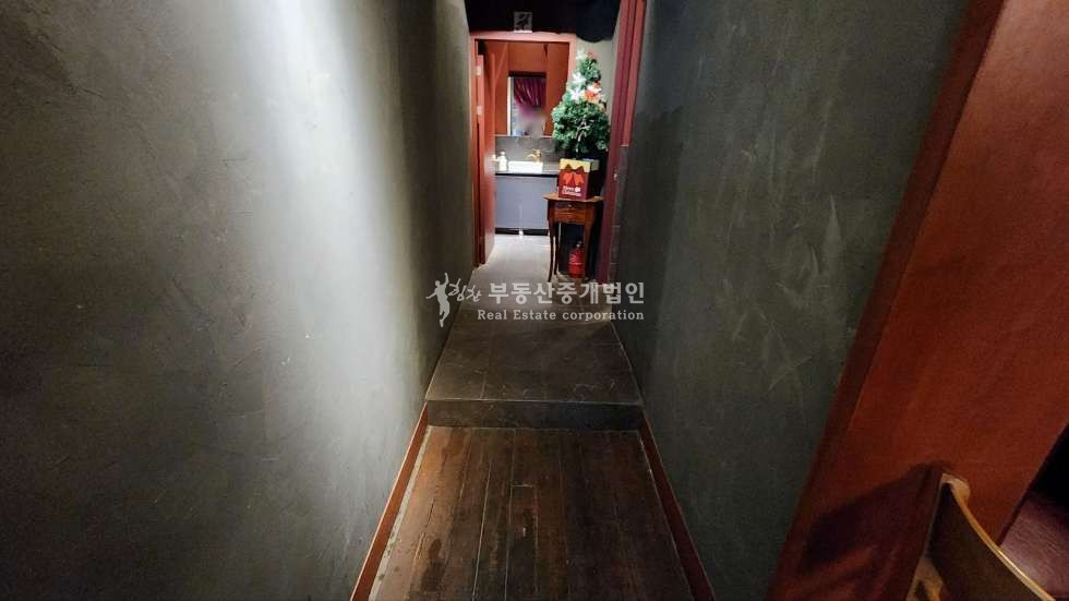 서울 마포구 동교동 실24.넓은테라스사용.브랜드노출잘되는.오피스라인 월세 매물번호 12947 사진 8
