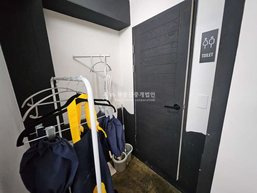 서울 마포구 동교동 실14.전면통창.연트럴파크인근.소액시설비 월세 매물번호 13303 사진 3