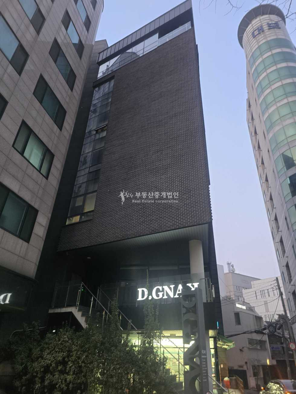 서울 종로구 연건동 대로변 연면적 넓은 상업지역 사옥 건물, 건물외관 우수. 매매 매물번호 13184 사진 2