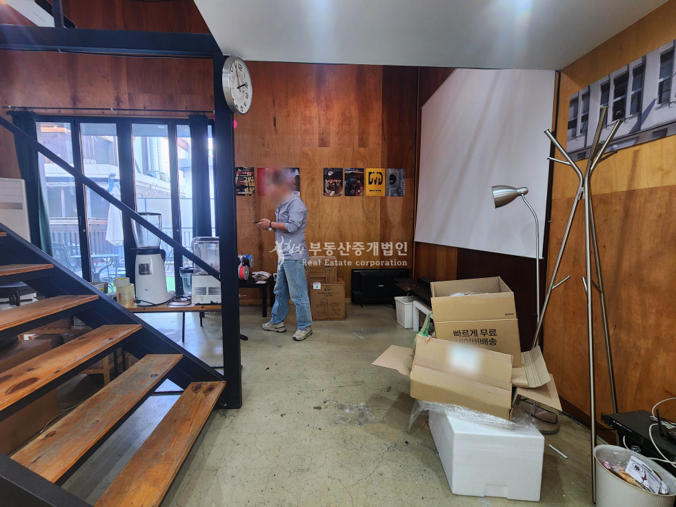 서울 마포구 서교동 유니크한 분위기의 감성 좋은 감각적인 건물 매매 매물번호 12975 사진 10